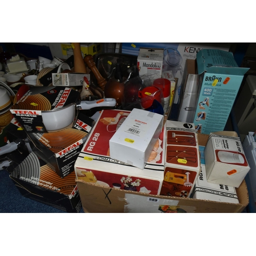 589 - FOUR BOXES AND LOOSE KITCHENWARE, to include a boxed Kenwood multi-pro excel food processor, a boxed... 