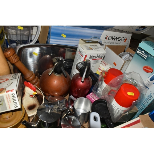 589 - FOUR BOXES AND LOOSE KITCHENWARE, to include a boxed Kenwood multi-pro excel food processor, a boxed... 