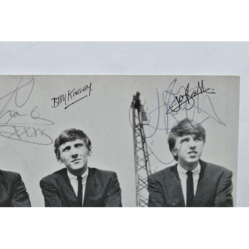 637 - THE ROLLING STONES AUTOGRAPHS, a card with the signatures of the band, with the signature of Mal For... 