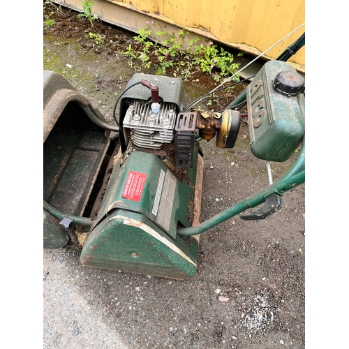 1039 - AN ATCO COMMODORE B14 PETROL CYLINDER LAWNMOWER (condition report: engine turns but not tested any f... 