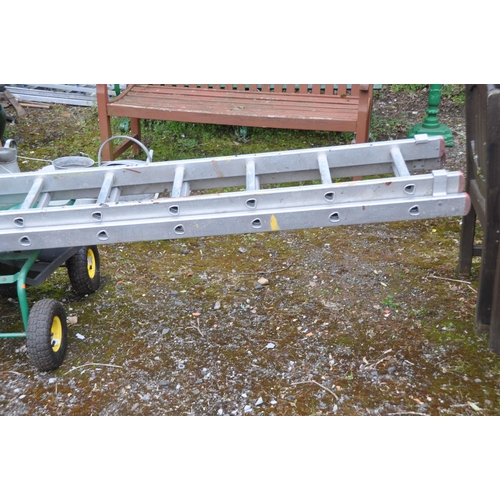 1020 - A TITAN ALUMINIUM 30 RUNG EXTENTION LADDER, closed length 400cm, a rolling gardening seat, two sized... 