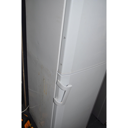 1067 - A BEKO CXF5104W FRIDGE FREEZER width 55cm depth 60cm height 181cm (PAT pass and working at 0 and -23... 