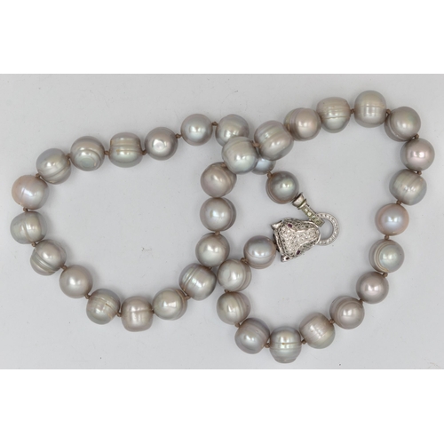 44 - A CULTURED BAROQUE PEARL NECKLACE, large silver baroque pearls, each measuring approximately 12.0mm ... 