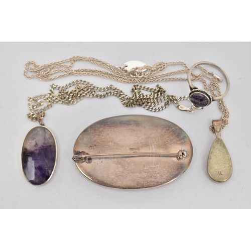 49 - FOUR ITEMS OF WHITE METAL JEWELLERY, to include a blue john fluorite pendant, collet set in a white ... 