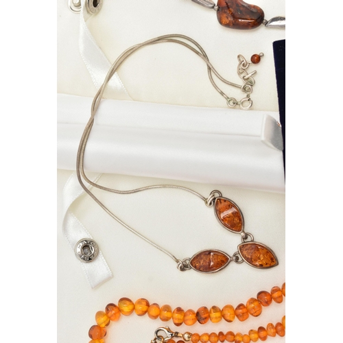 100 - FOUR ITEMS OF JEWELLERY, to include an amber polished pebble necklace, an amber polished bead neckla... 