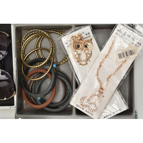 119 - A BOX OF ASSORTED ITEMS, to include costume jewellery necklaces, bracelets, earrings, rings, bangles... 