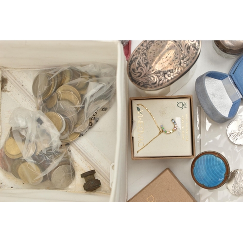 121 - A BOX OF ASSORTED ITEMS, to include a boxed imitation pearl necklace and earring set, chain stamped ... 