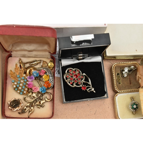 123 - A BOX OF ASSORTED ITEMS, to include a ladies boxed costume jewellery and watch set, a white metal an... 