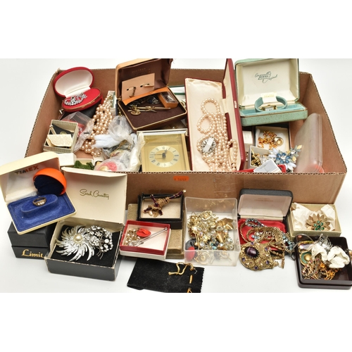 124 - A BOX OF ASSORTED COSTUME JEWELLERY AND OTHER ITEMS, to include various beaded necklaces, earrings, ... 