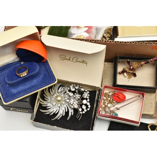 124 - A BOX OF ASSORTED COSTUME JEWELLERY AND OTHER ITEMS, to include various beaded necklaces, earrings, ... 