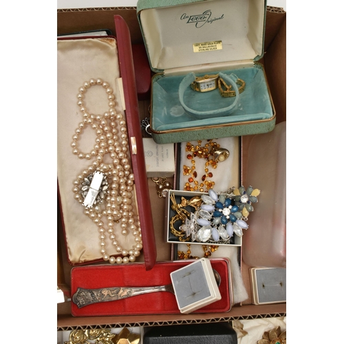 124 - A BOX OF ASSORTED COSTUME JEWELLERY AND OTHER ITEMS, to include various beaded necklaces, earrings, ... 