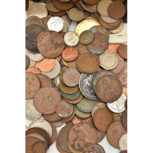 141 - A SMALL PLASTIC TUB OF COINS, to include a 1964 Kennedy Half Dollar coin