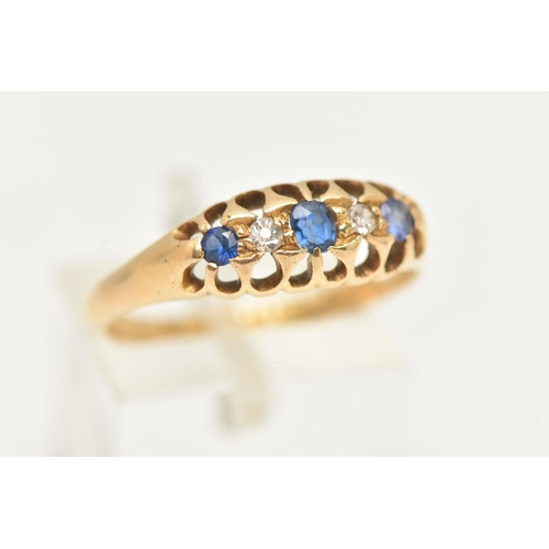 76 - AN EDWARDIAN 18CT GOLD SAPPHIRE, SYNTHETIC SAPPHIRE AND DIAMOND FIVE STONE RING, set with a cushion ... 