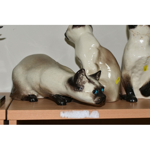 325 - A GROUP OF FOUR VINTAGE JENNY WINSTANLEY SIAMESE CATS, comprising Kensington Studio model 34, 31, 45... 