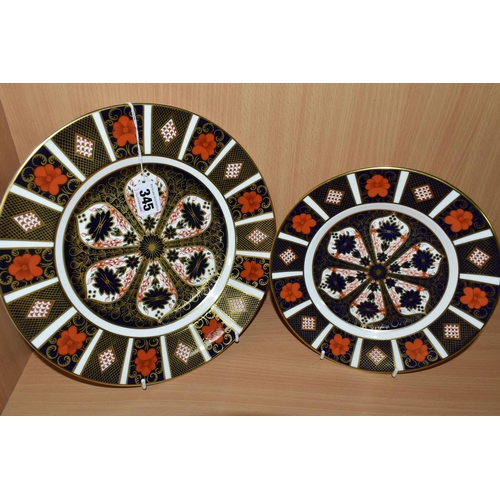 345 - TWO ROYAL CROWN DERBY IMARI 1128 PLATES, diameters 21.5cm and 26.5cm (2) (Condition Report: both app... 