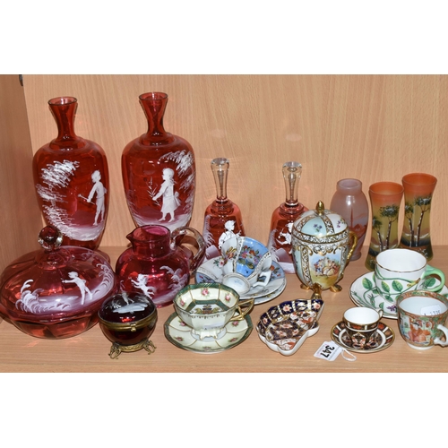 347 - A GROUP OF MARY GREGORY STYLE GLASS AND VARIOUS CERAMICS, to include seven pieces of Mary Gregory st... 