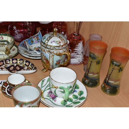 347 - A GROUP OF MARY GREGORY STYLE GLASS AND VARIOUS CERAMICS, to include seven pieces of Mary Gregory st... 