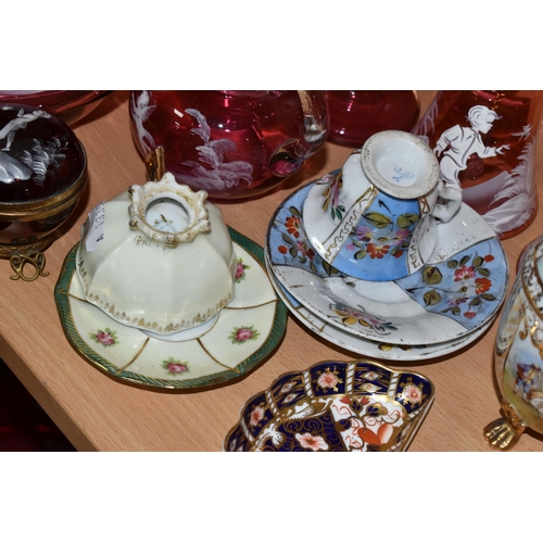 347 - A GROUP OF MARY GREGORY STYLE GLASS AND VARIOUS CERAMICS, to include seven pieces of Mary Gregory st... 