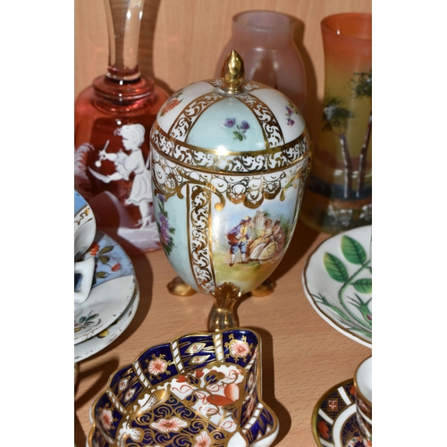 347 - A GROUP OF MARY GREGORY STYLE GLASS AND VARIOUS CERAMICS, to include seven pieces of Mary Gregory st... 