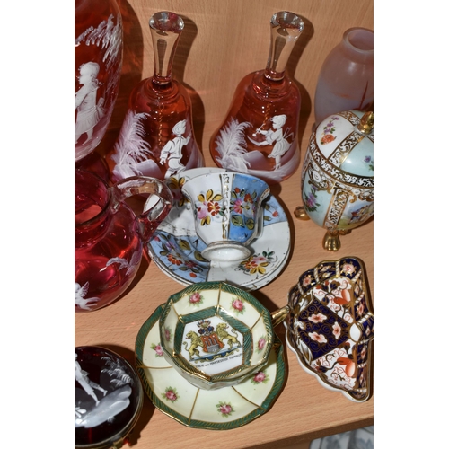 347 - A GROUP OF MARY GREGORY STYLE GLASS AND VARIOUS CERAMICS, to include seven pieces of Mary Gregory st... 