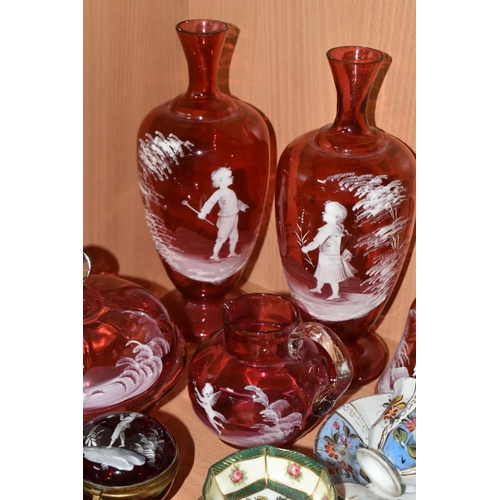 347 - A GROUP OF MARY GREGORY STYLE GLASS AND VARIOUS CERAMICS, to include seven pieces of Mary Gregory st... 