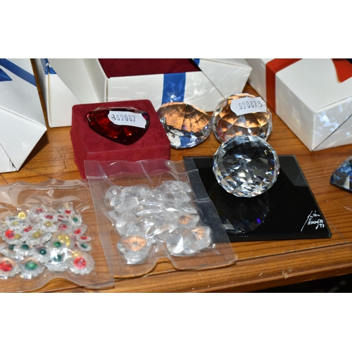 367 - A GROUP OF SWAROVSKI CRYSTAL ITEMS, to include Swarovski Collectors Society membership/renewal gifts... 