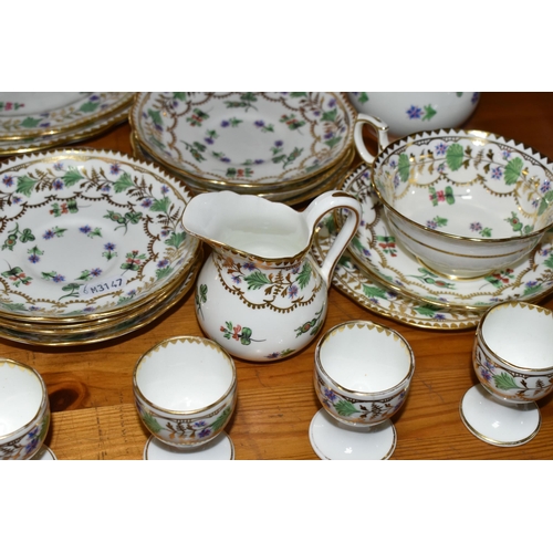 368 - TWENTY PIECES OF HAMMERSLEY PATTERN 4809 DINNER WARE, AND A ROYAL CROWN DERBY TEAPOT, comprising Ham... 