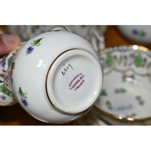 368 - TWENTY PIECES OF HAMMERSLEY PATTERN 4809 DINNER WARE, AND A ROYAL CROWN DERBY TEAPOT, comprising Ham... 