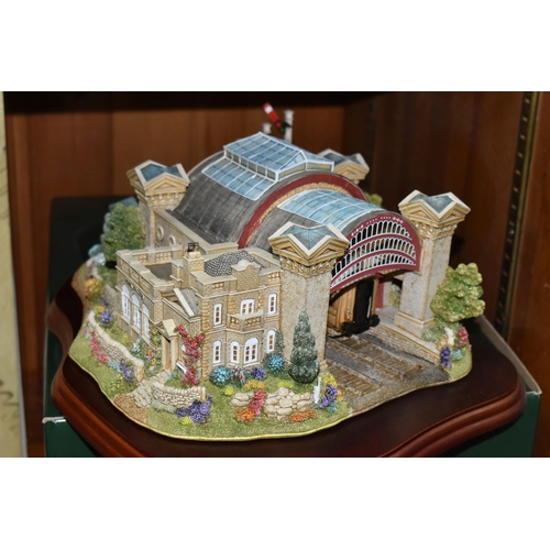 369 - A BOXED LIMITED EDITION LILLIPUT LANE SCULPTURE, The Mallard - Record Breaker L2459 no 0976/1500, on... 