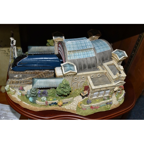 369 - A BOXED LIMITED EDITION LILLIPUT LANE SCULPTURE, The Mallard - Record Breaker L2459 no 0976/1500, on... 