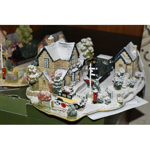 371 - TWO BOXED LILLIPUT LANE SCULPTURES, both do not have deeds, comprising Homeward Bound for Christmas ... 