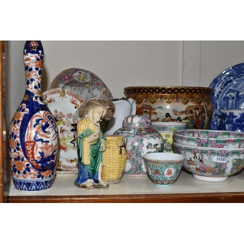 375 - A GROUP OF ORIENTAL AND OTHER CERAMICS, to include a Chinese famille rose ginger jar, two modern ros... 