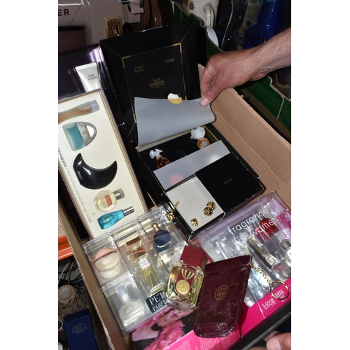 448 - TWO BOXES OF FRAGRANCES, KEYRINGS AND A SINGER SEWING MACHINE, to include a large collection of nove... 