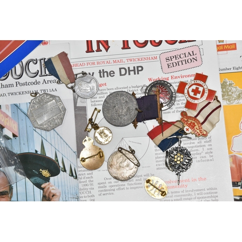 516 - A BOX OF ROYAL MAIL RELATED ITEMS AND COMMEMORATIVE MEDALS ETC, to include Royal Mail postman's badg... 