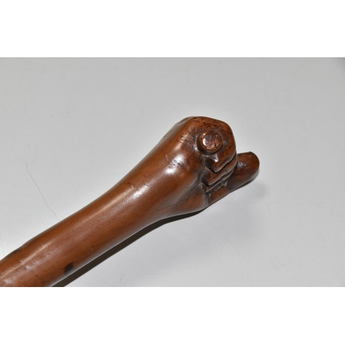 545 - A WOODEN SWAGGER STICK WITH CARVED CLENCHED FIST TERMINAL, approximate length 45cm (1)