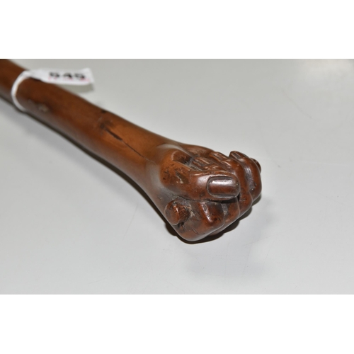 545 - A WOODEN SWAGGER STICK WITH CARVED CLENCHED FIST TERMINAL, approximate length 45cm (1)