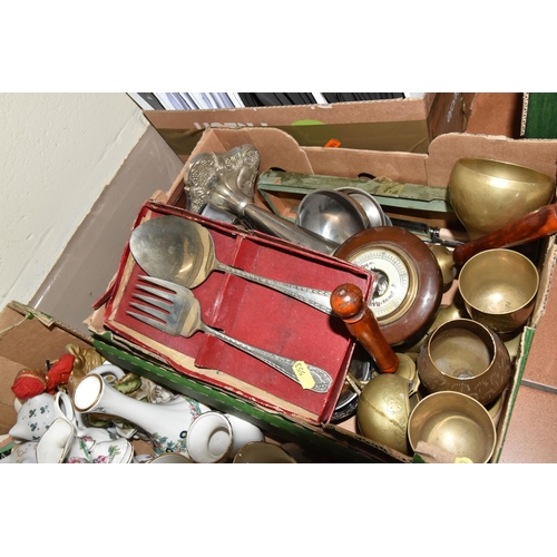 553 - THREE BOXES AND LOOSE  KITCHENWARE AND MISCELLANEOUS SUNDRIES, to include a Beldray planter, vintage... 