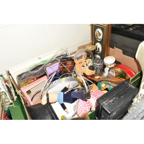 573 - FOUR BOXES AND AN ASSORTMENT OF LOOSE MISCELLANEOUS SUNDRIES to include a vintage Japanese lacquer j... 