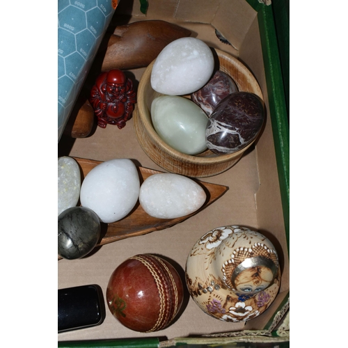 582 - THREE BOXES AND LOOSE MISCELLANEOUS SUNDRIES, including a large quantity of marble/onyx style decora... 