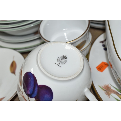 492 - A QUANTITY OF ROYAL WORCESTER 'EVESHAM' AND 'EVESHAM VALE' PATTERN DINNERWARE, comprising a large se... 