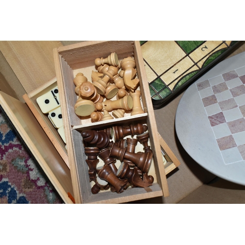 494 - ONE BOX OF CHESS AND BOARD GAMES, to include a boxed set of 'Connoisseur Games' Mah Jongg (appears c... 