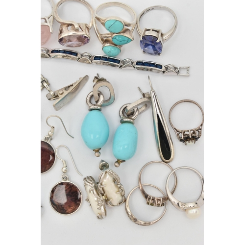 26 - A BAG OF ASSORTED WHITE METAL JEWELLERY, to include a silver cluster ring, hallmarked Birmingham, 1.... 