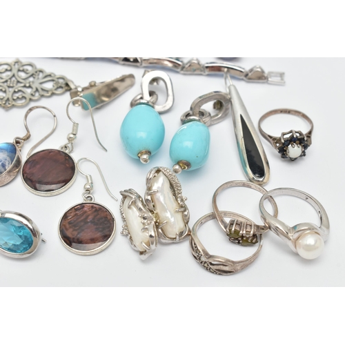 26 - A BAG OF ASSORTED WHITE METAL JEWELLERY, to include a silver cluster ring, hallmarked Birmingham, 1.... 