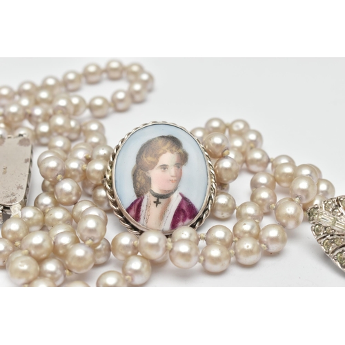 39 - A SMALL ASSORTMENT OF JEWELLERY, to include a double strand imitation pearl necklace, fitted with a ... 