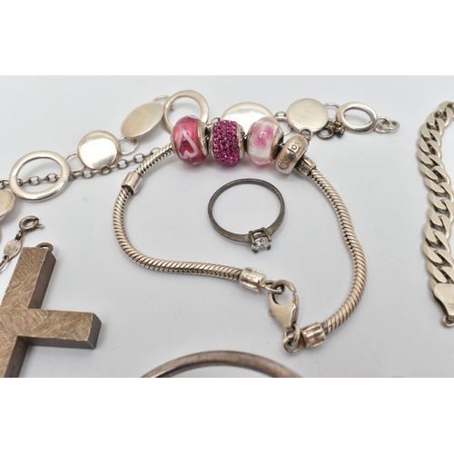 45 - A SELECTION OF SILVER AND WHITE METAL JEWELLERY, to include a large textured silver cross pendant, h... 