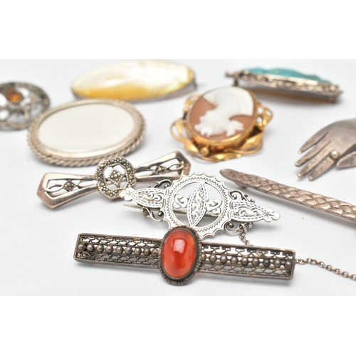 46 - A SELECTION OF BROOCHES, to include a silver sweetheart brooch, hallmarked Birmingham, fitted with a... 