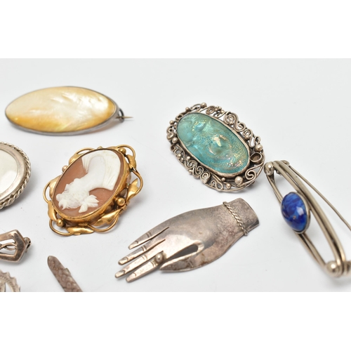 46 - A SELECTION OF BROOCHES, to include a silver sweetheart brooch, hallmarked Birmingham, fitted with a... 