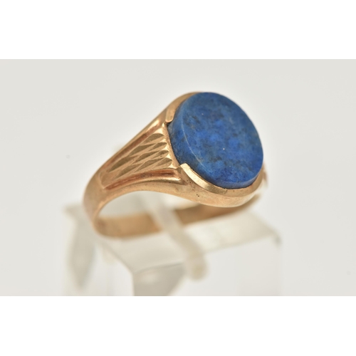 62 - A GENTS 9CT GOLD SIGNET RING, AF set with an oval cut lapis lazuli inlay, textured shoulders leading... 