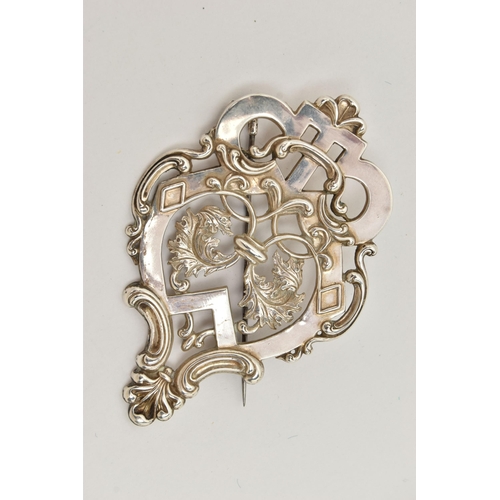 67 - AN EARLY VICTORIAN SILVER BROOCH, with openwork scrolling acanthus leaf detail, with personal inscri... 