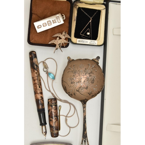 107 - AN ASSORTMENT OF ITEMS, to include a silver strainer, hallmarked 'Viner's Ltd' Sheffield 1938, appro... 